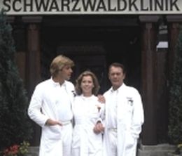image-https://media.senscritique.com/media/000000039588/0/la_clinique_de_la_foret_noire.jpg