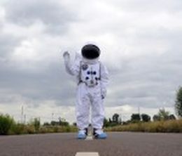 image-https://media.senscritique.com/media/000000170801/0/the_astronaut_on_the_roof.jpg