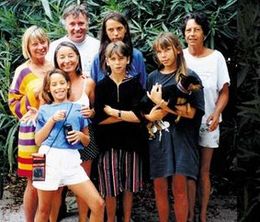 image-https://media.senscritique.com/media/000000178971/0/louise_son_pere_ses_meres_son_frere_et_ses_soeurs.jpg