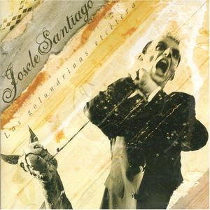 Soldado limpiando un fusil