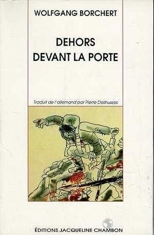 Dehors devant la porte