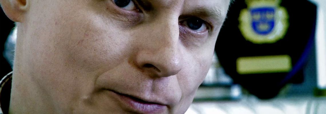 Cover The Pirate Bay : Away From Keyboard