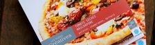 Cover Dans la vie, il y a de bonnes pizzas surgelées et de mauvaises pizzas surgelées. Ces Blockbusters sont de bonnes pizzas surgelées.