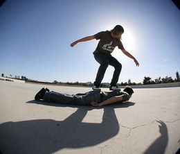 image-https://media.senscritique.com/media/000004713173/0/human_skateboard.jpg