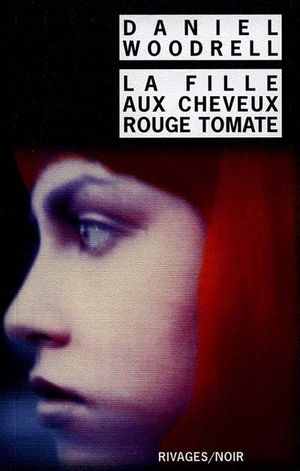 La fille aux cheveux rouge tomate