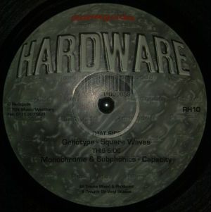 Square Waves / Capacity (Single)