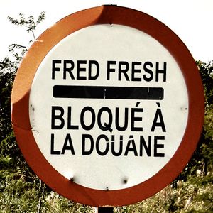 Bloqué à la douane (EP)