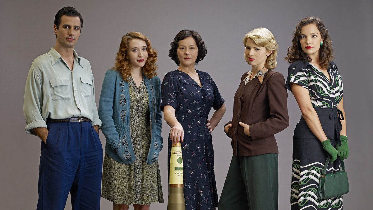 Des Femmes Et Des Bombes Serie