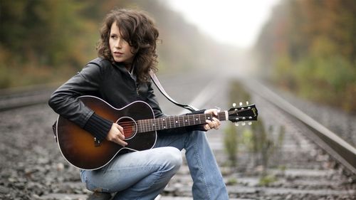 Cover Sarah Lee Guthrie