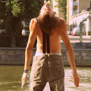 Omistaa (Single)