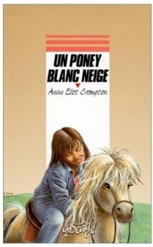 Un poney blanc neige