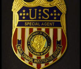 image-https://media.senscritique.com/media/000007925622/0/Badge_NCIS.jpg