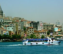 image-https://media.senscritique.com/media/000008413996/0/crossing_the_bridge_the_sound_of_istanbul.jpg