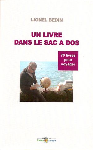 Un livre dans le sac à dos