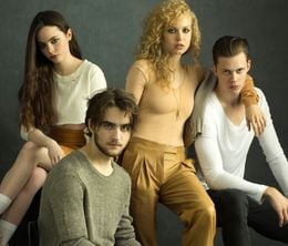 image-https://media.senscritique.com/media/000009618319/0/hemlock_grove.jpg