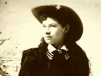 Annie Oakley: A Crack Shot in Petticoats