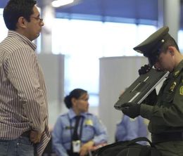 image-https://media.senscritique.com/media/000011304456/0/airport_security_colombia.jpg
