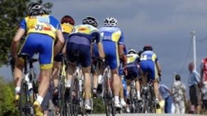 Tour de France : Dans les coulisses d'une fête populaire