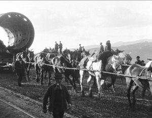 Transport d'une tourelle par un attelage de soixante chevaux