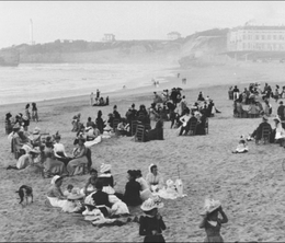 image-https://media.senscritique.com/media/000012195389/0/biarritz_la_plage_et_la_mer.png