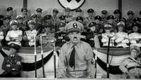 1940. Charlie Chaplin tourne «Le Dictateur»