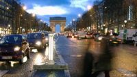 Les incroyables coulisses des Champs-Elysées
