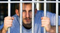 Gardiens de prisons : des hommes sous haute tension