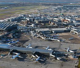 image-https://media.senscritique.com/media/000016065101/0/britain_s_busiest_airport_heathrow.jpg