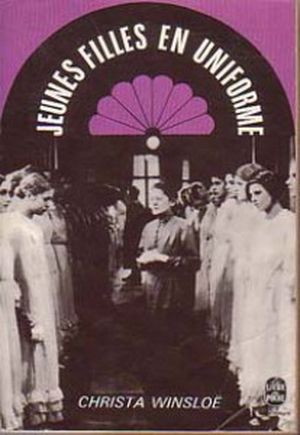 Jeunes filles en uniforme