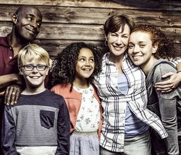 image-https://media.senscritique.com/media/000016305319/0/the_coopers_vs_the_rest.jpg