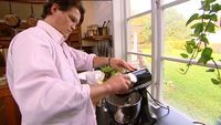 Endiversallad & lamgryta med Paulovatårta