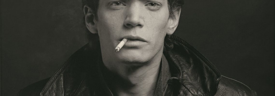 Cover Mapplethorpe: Look at the Pictures