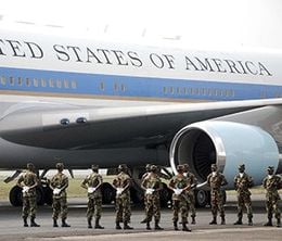 image-https://media.senscritique.com/media/000016613008/0/air_force_one_l_avion_presidentiel_americain.jpg