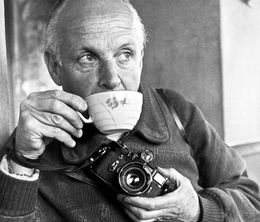 image-https://media.senscritique.com/media/000016794585/0/henri_cartier_bresson_pen_brush_and_camera.jpg