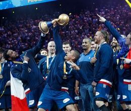 image-https://media.senscritique.com/media/000016844298/0/handball_2017_a_la_reconquete_du_monde.jpg