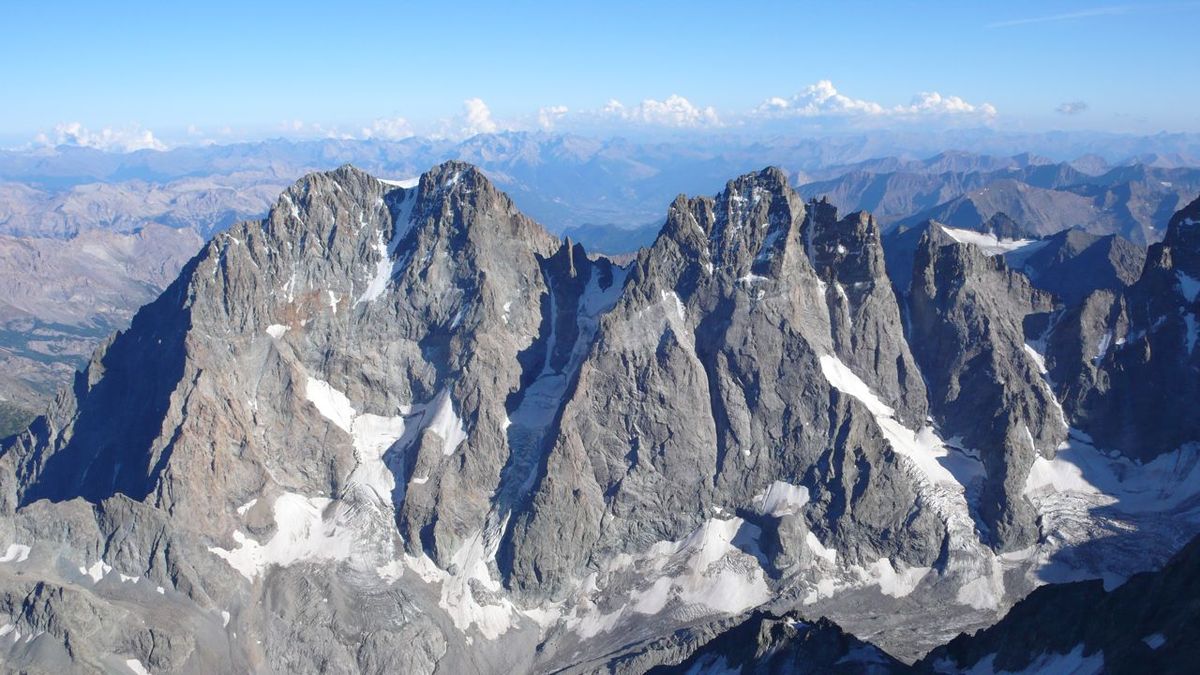 Les Alpes Vues du Ciel - Série (2012) - SensCritique