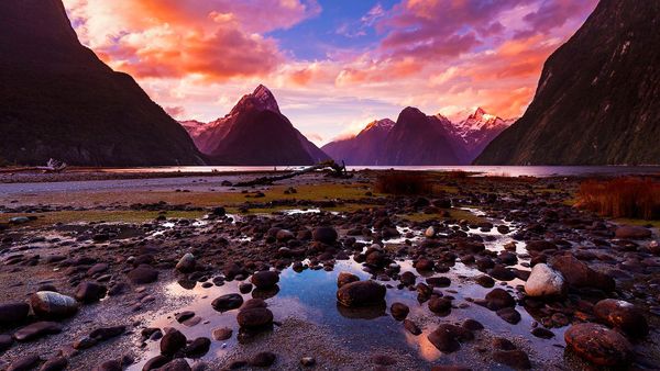 New Zealand: Earth's Mythical Islands