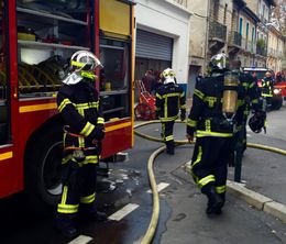 image-https://media.senscritique.com/media/000016990202/0/pompiers_leur_vie_en_direct.jpg