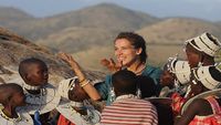 Mélissa Theuriau chez les Maasaï en Tanzanie