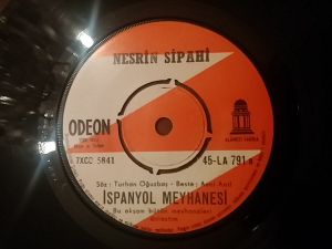 İspanyol Meyhanesi (Bu Akşam Bütün Meyhanelerini) / Düğün Evinde (Single)