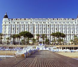 image-https://media.senscritique.com/media/000017161377/0/le_carlton_une_vie_de_palace_a_cannes.jpg