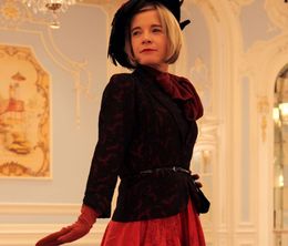 image-https://media.senscritique.com/media/000017280452/0/Tales_From_The_Royal_Wardrobe_with_Lucy_Worsley.jpg