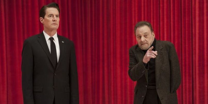 Illustration Réponse personnelle au "Blog du cinéma" et son article « Bordel, arrêtez de mettre des séries dans les tops cinéma ! », s’adressant aux cinéphiles, rédactions et blogosphères ayant inséré la saison 3 de "Twin Peaks" dans leur top films 2017... Illustration Réponse personnelle au "Blog du cinéma" et son article « Bordel, arrêtez de mettre des séries dans les tops cinéma ! », s’adressant aux cinéphiles, rédactions et blogosphères ayant inséré la saison 3 de "Twin Peaks" dans leur top films 2017...
