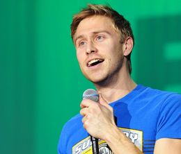 image-https://media.senscritique.com/media/000017479387/0/russell_howard.jpg