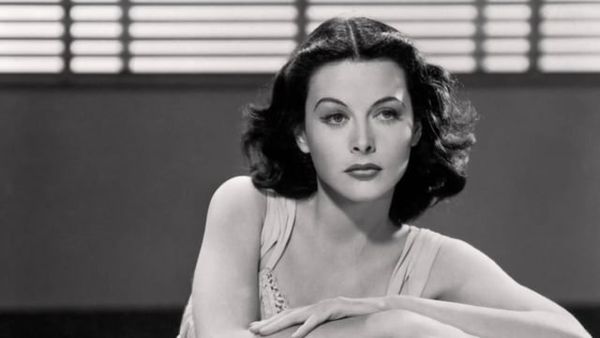 Hedy Lamarr : From Extase to Wifi