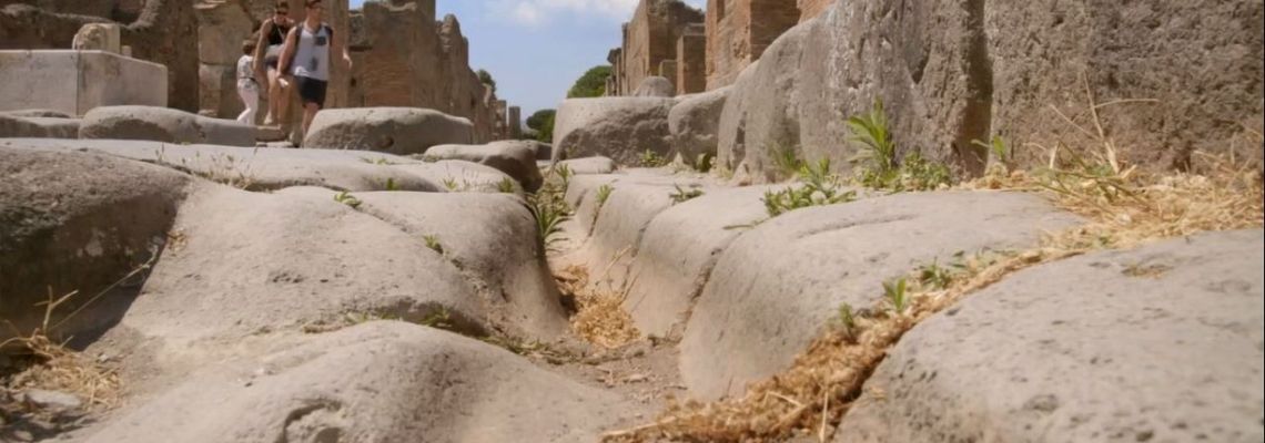 Cover Pompeii's Final Hours: New Evidence