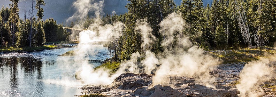 Cover Yellowstone: Wildest Winter to Blazing Summer