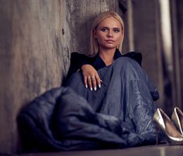 image-https://media.senscritique.com/media/000017975961/0/Filthy_Rich_and_Homeless_AU.jpg