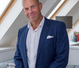 image-https://media.senscritique.com/media/000018403538/0/Phil_Spencer_s_History_of_Britain_in_100_Homes.jpg