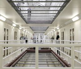 image-https://media.senscritique.com/media/000018456889/0/inside_ireland_s_biggest_prison.jpg